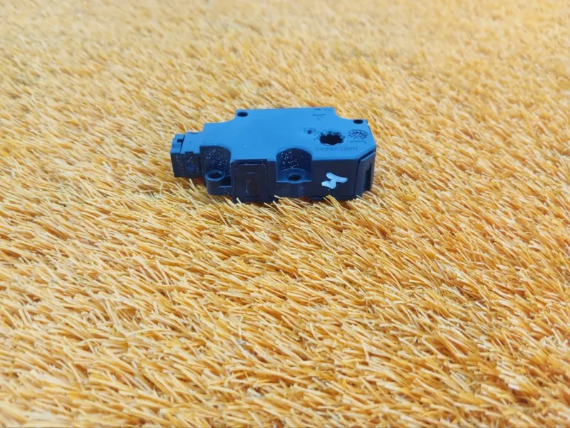 Сервопривод заслонок печки