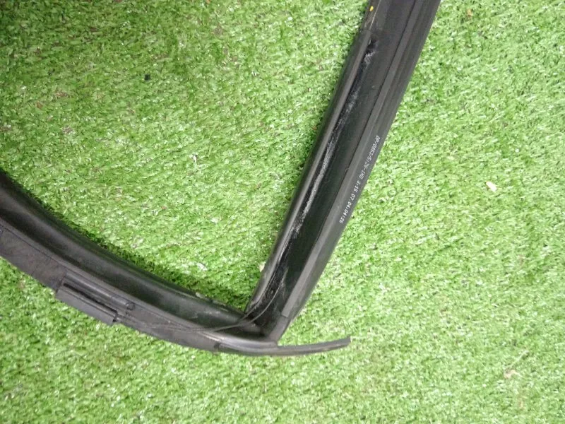 Уплотнитель стекла двери