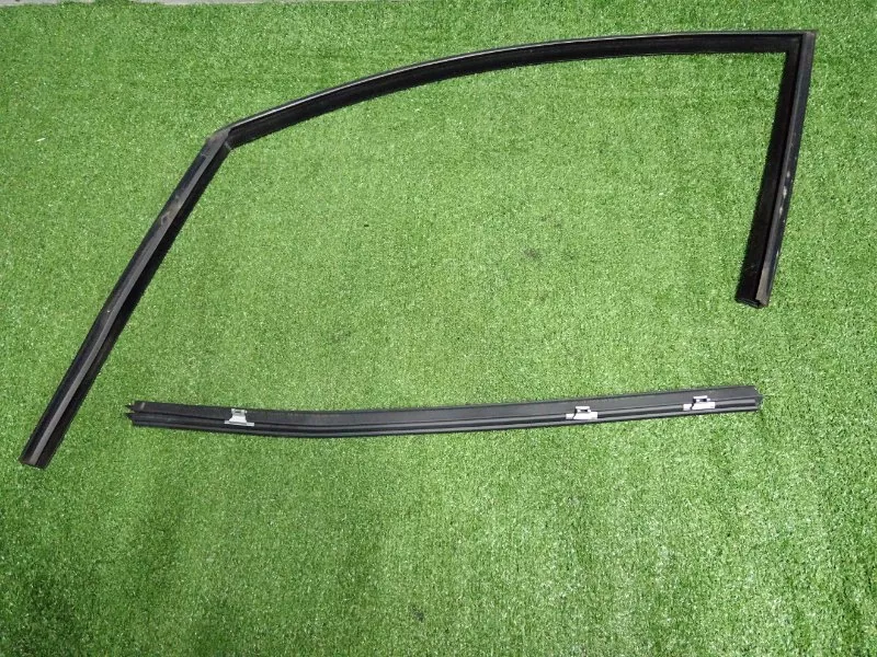 Уплотнитель стекла двери