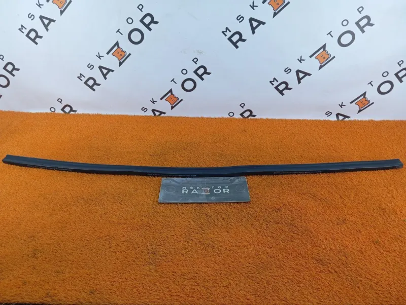 Уплотнитель капота