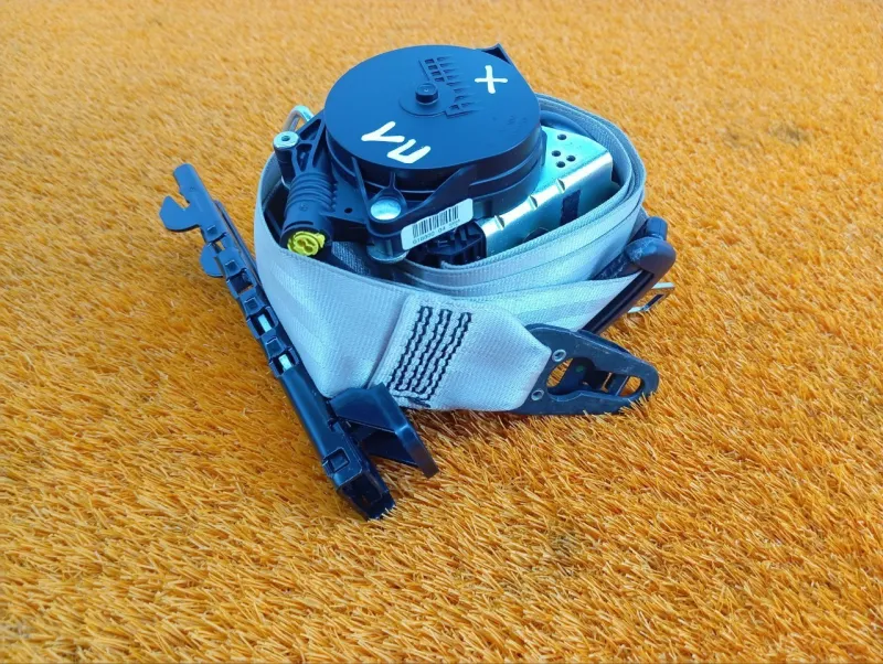 Ремень безопасности