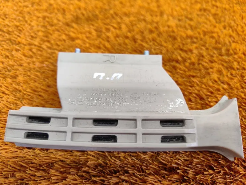 Направляющая стекла двери