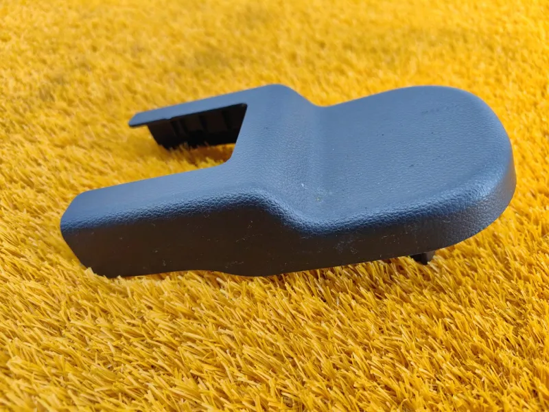 Заглушка крепления сиденья