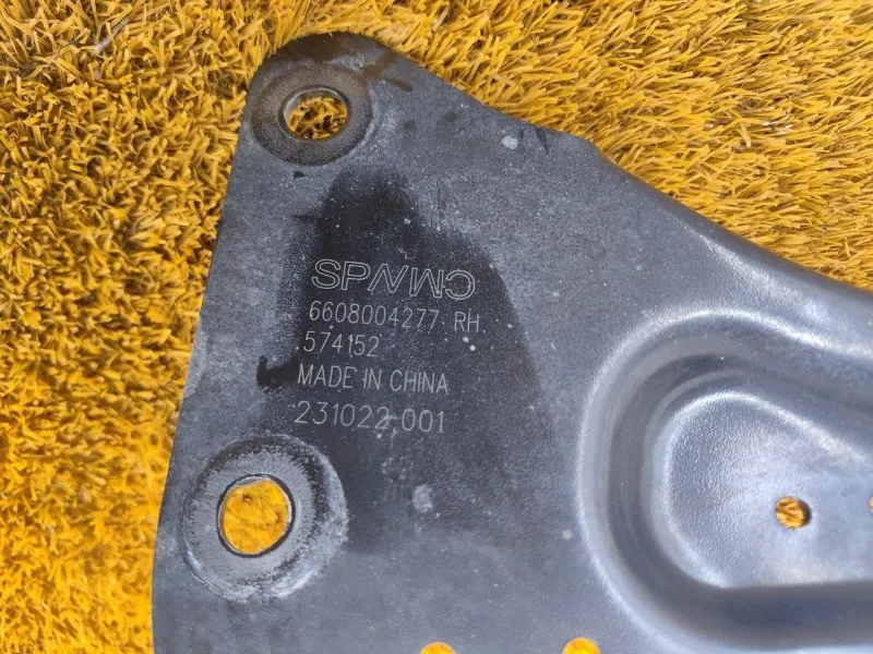 Крепление рычага подвески