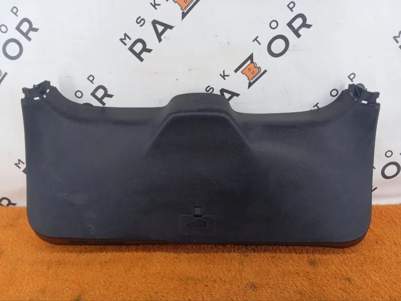 Обшивка двери багажника