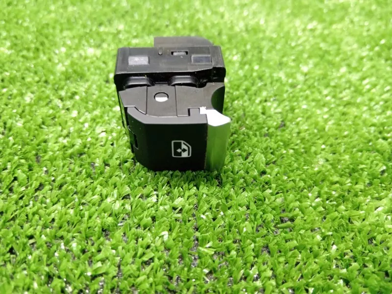 Кнопка стеклоподъемника