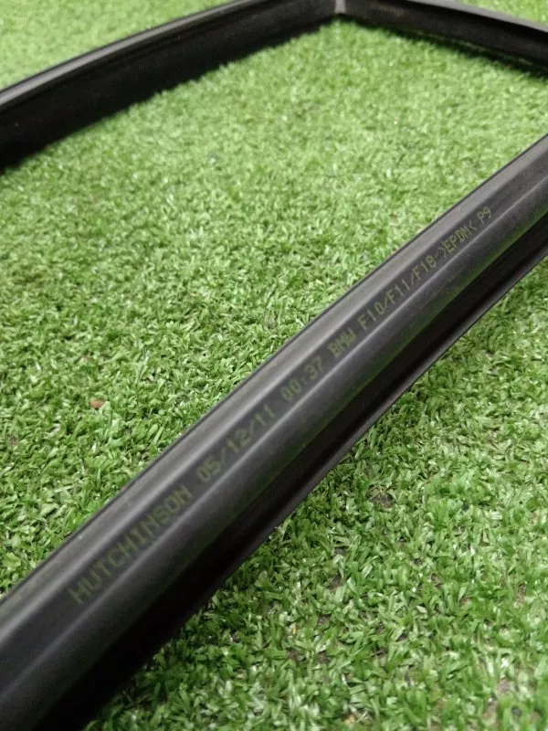 Уплотнитель стекла двери