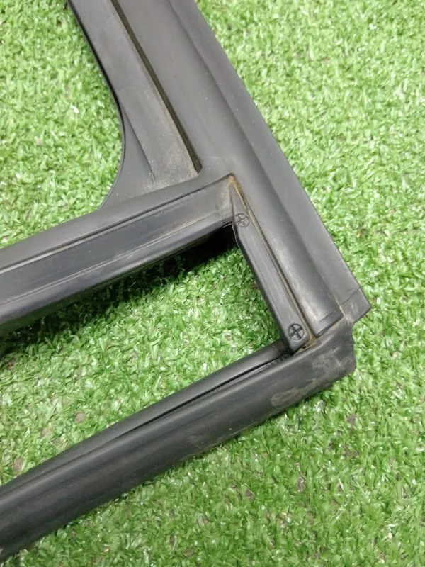 Уплотнитель стекла двери