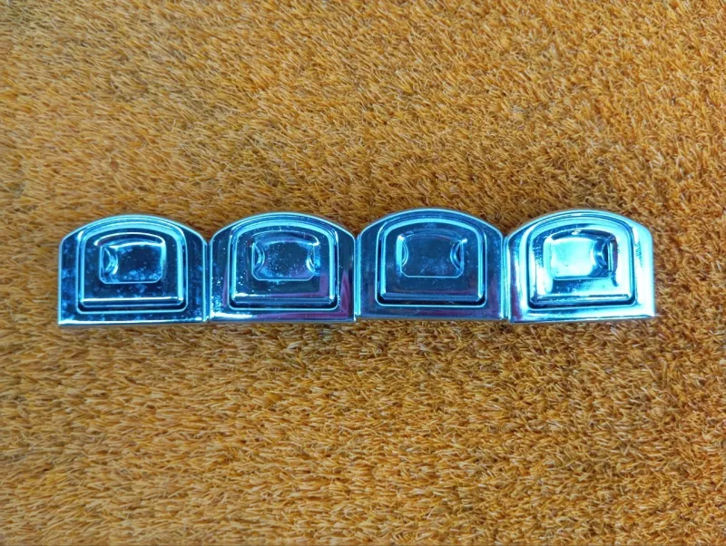 Петля багажника