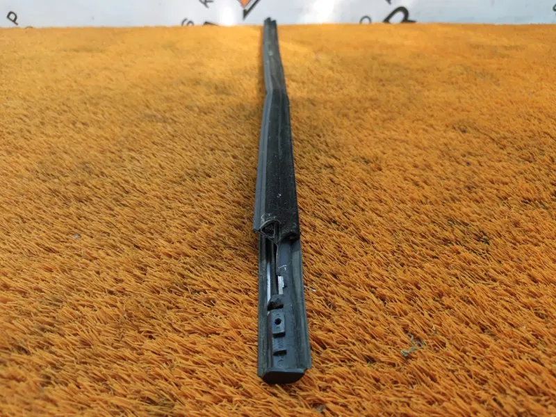 Молдинг стекла