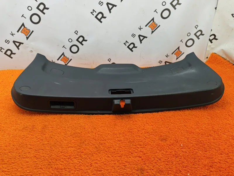 Обшивка крышки багажника