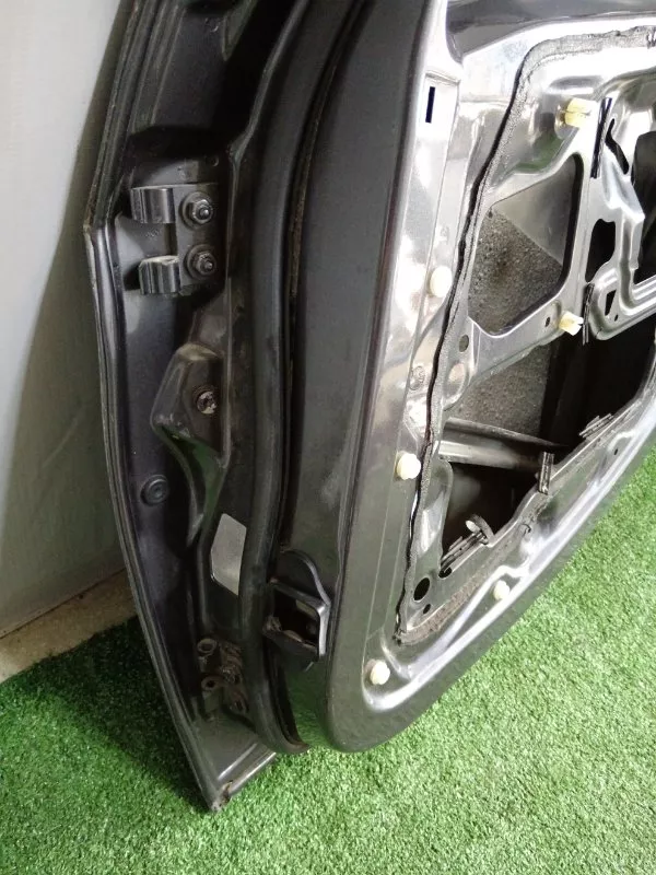 Дверь BMW 3-Series 2005 41007203648 E90, задняя правая