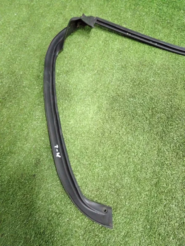 Уплотнитель стекла двери