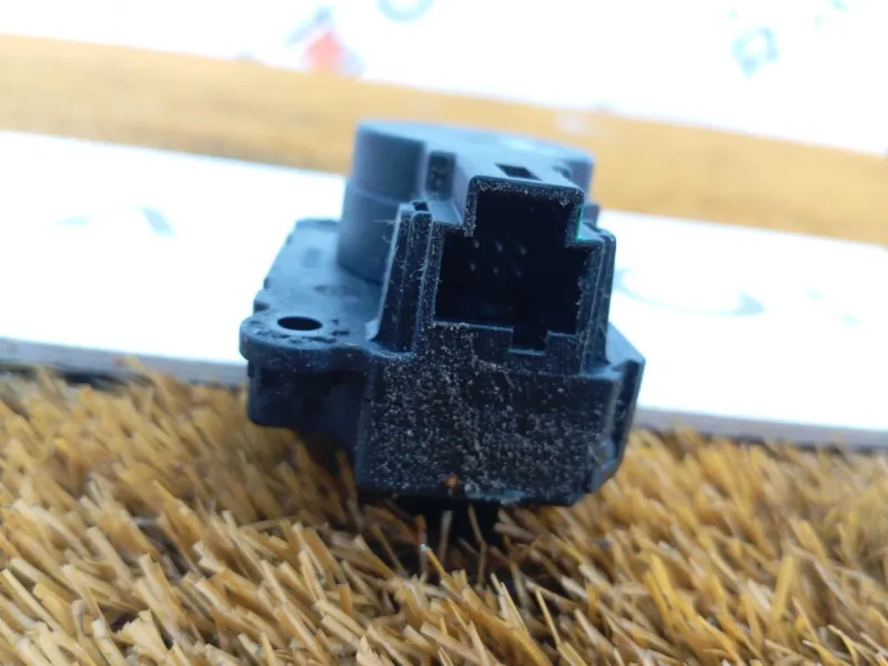 Моторчик заслонки печки