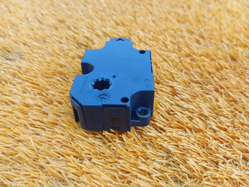 Сервопривод заслонок печки