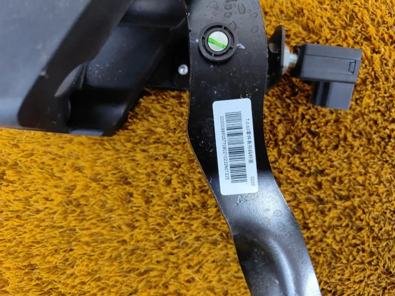 Педаль тормоза