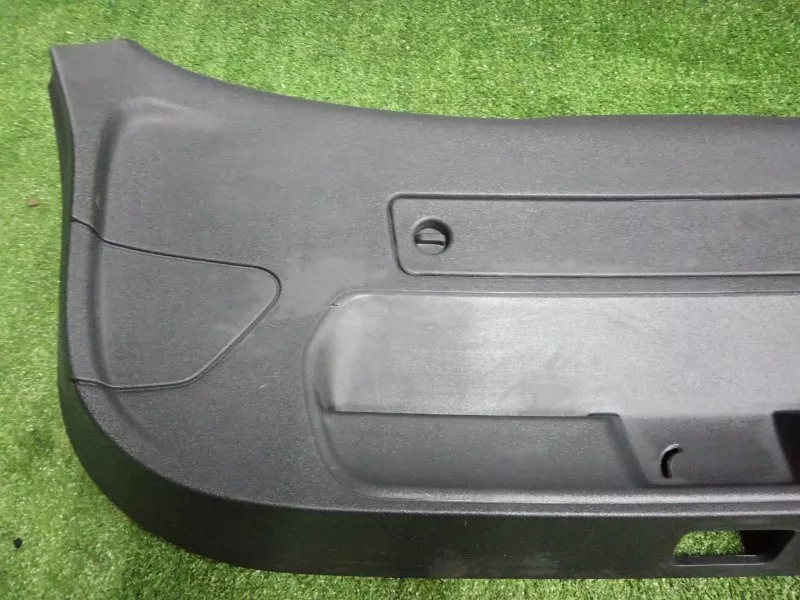 Обшивка двери багажника