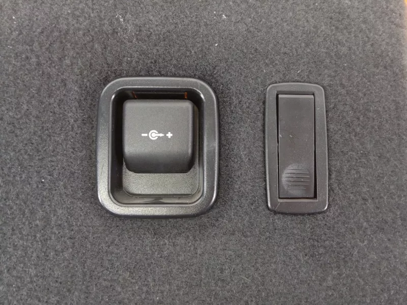 Обшивка багажника BMW X3 2018 7452460 G01 B47, правая