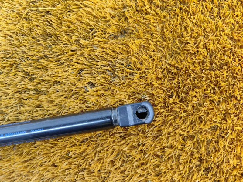 Амортизатор крышки багажника