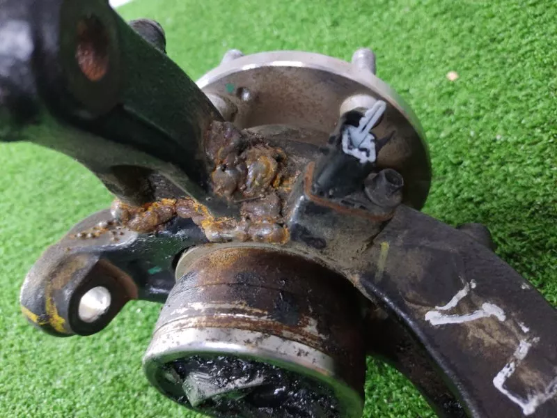 Кулак поворотный