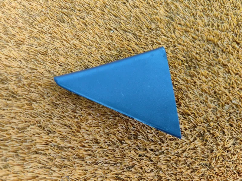 Уголок двери