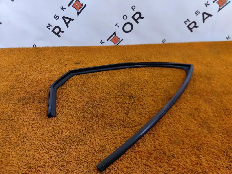 Уплотнитель стекла двери