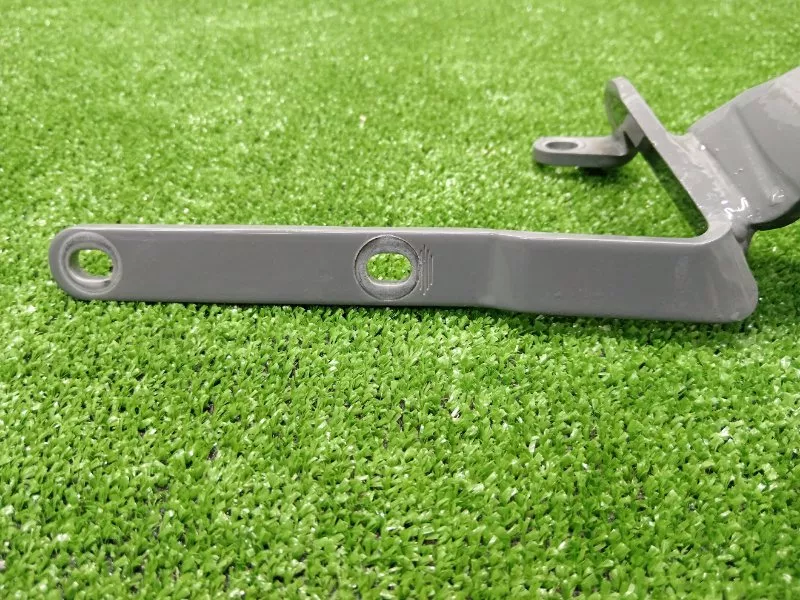 Петля двери багажника