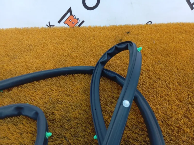 Уплотнитель двери