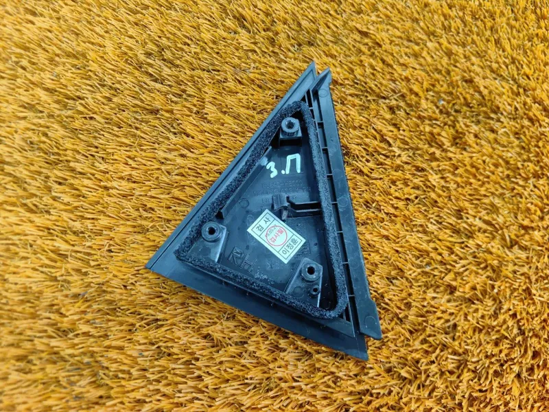 Уголок двери