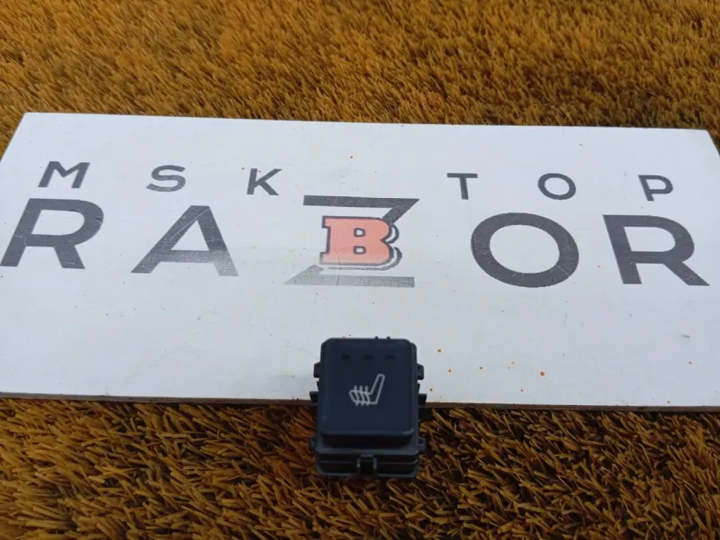 Кнопка обогрева сидений