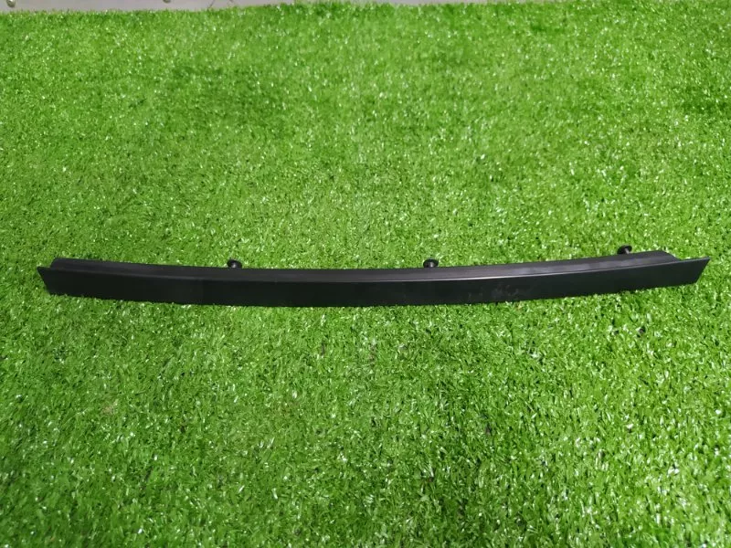 Направляющая стекла двери