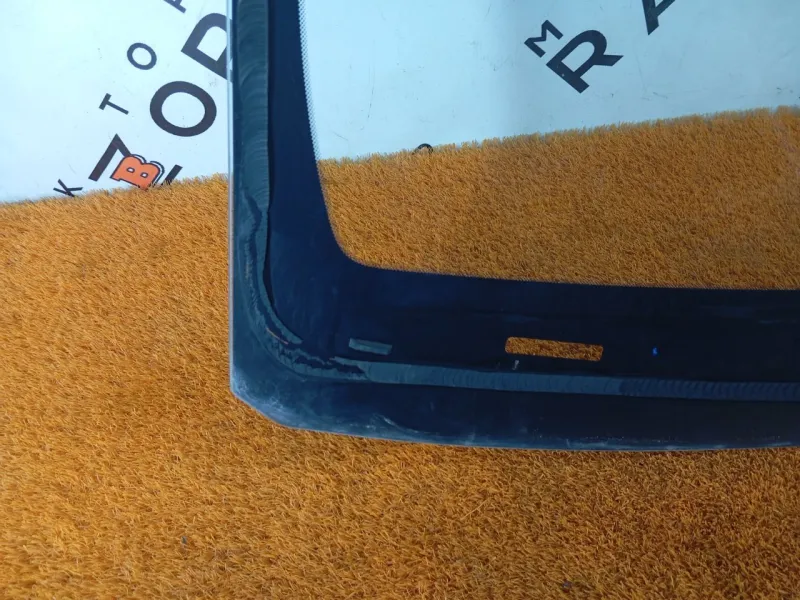 Стекло лобовое