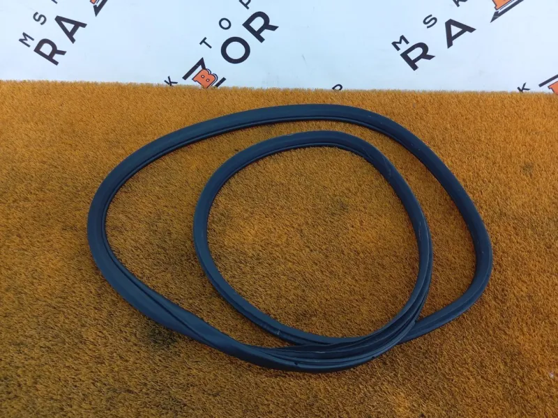 Уплотнитель проема двери