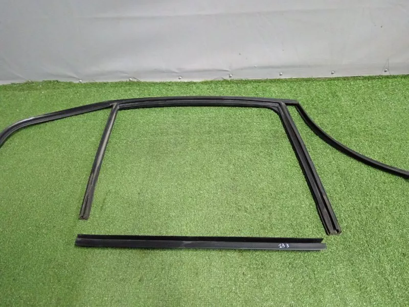 Уплотнитель стекла двери