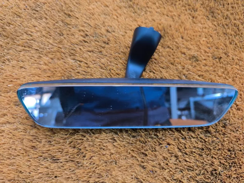 Зеркало заднего вида