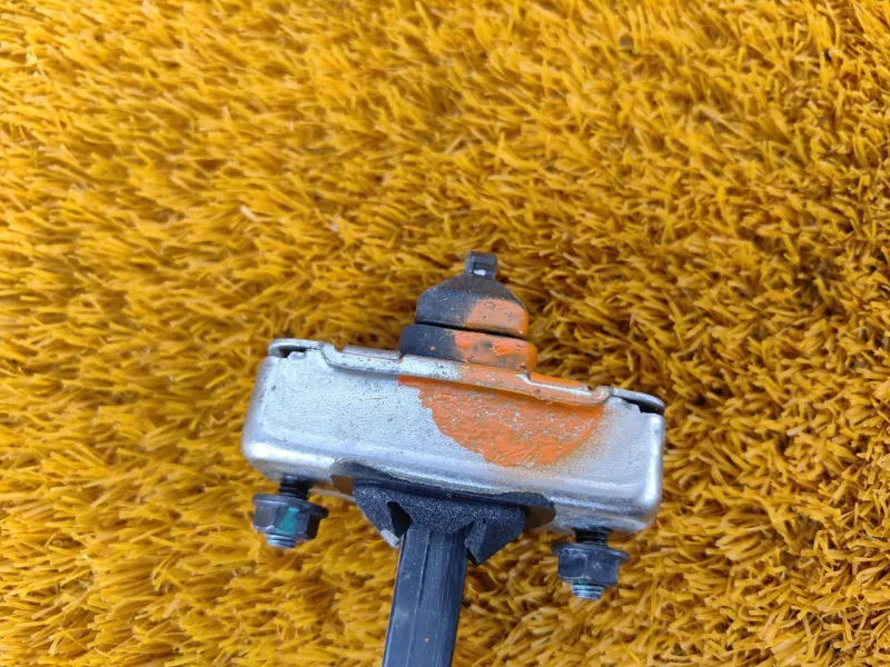 Ограничитель двери