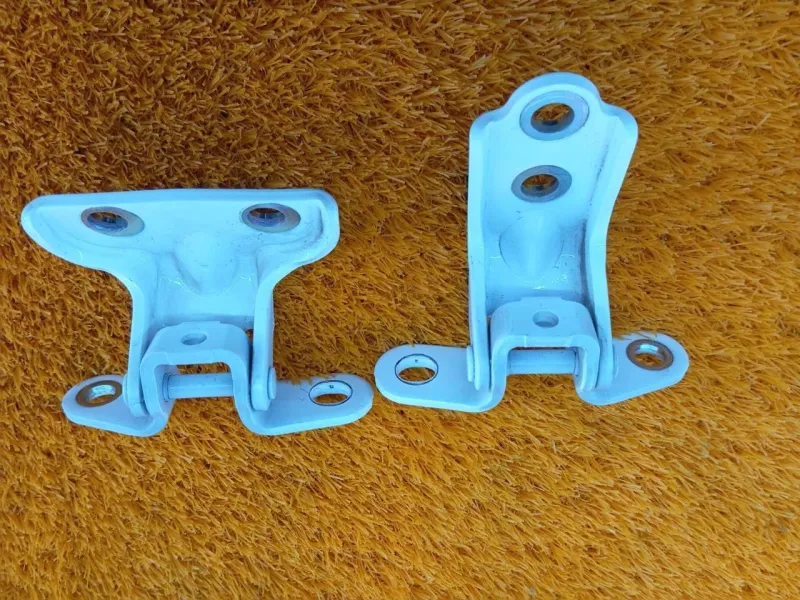 Петля двери