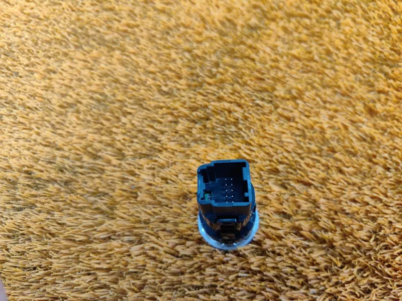 Кнопка запуска двигателя