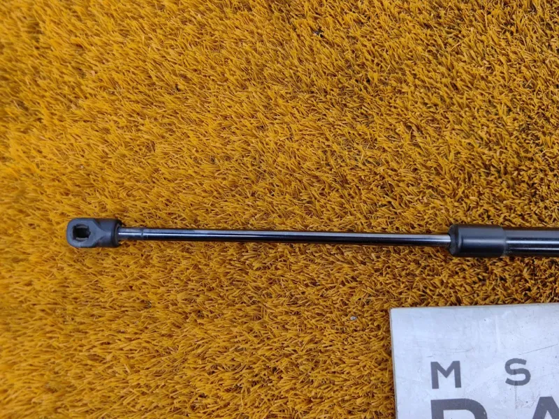 Амортизатор крышки багажника