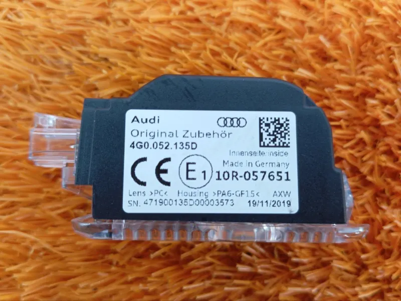 Плафон подсветки двери