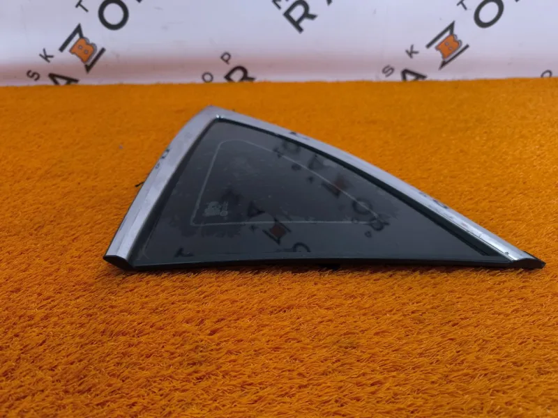 Форточка задняя