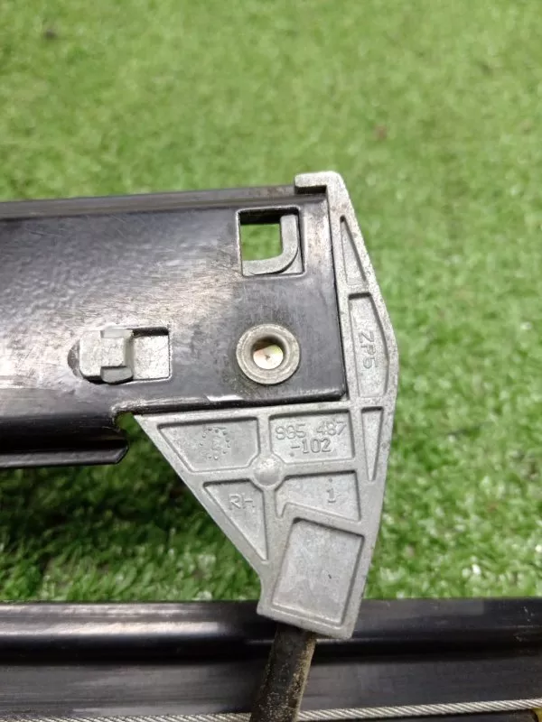 Стеклоподъемник Audi A8 2004 4E0839462C D3, задний правый