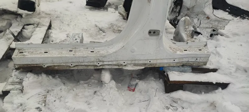 Порог с центральной стойкой