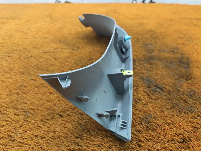 Обшивка двери багажника