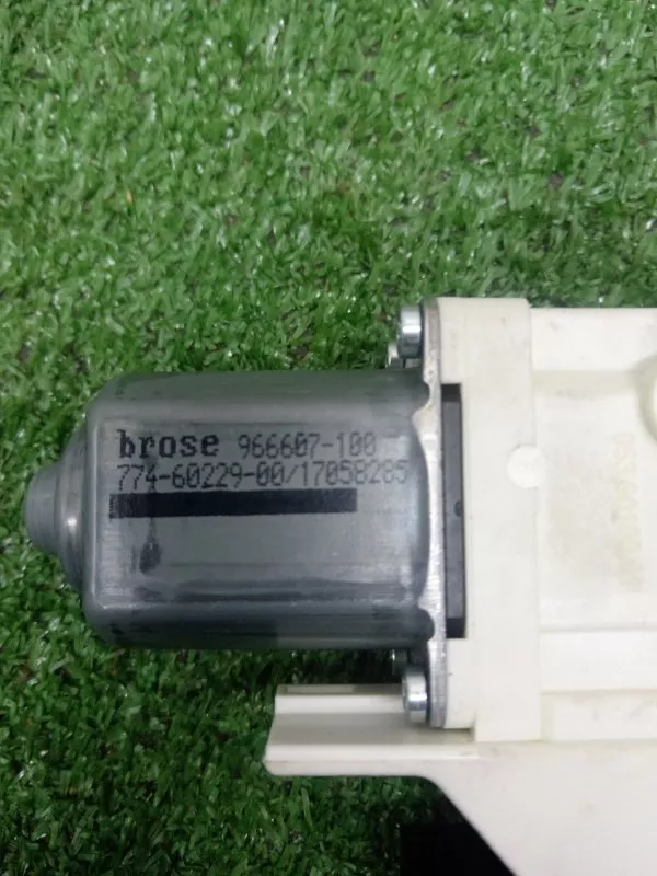 Стеклоподъемник Audi A4 2008 8K0839462A B8, задний правый