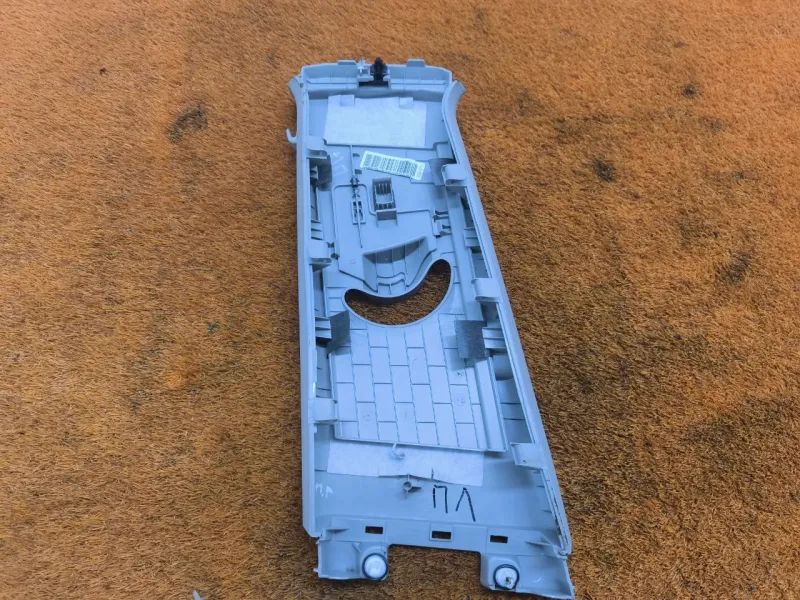 Обшивка центральной стойки