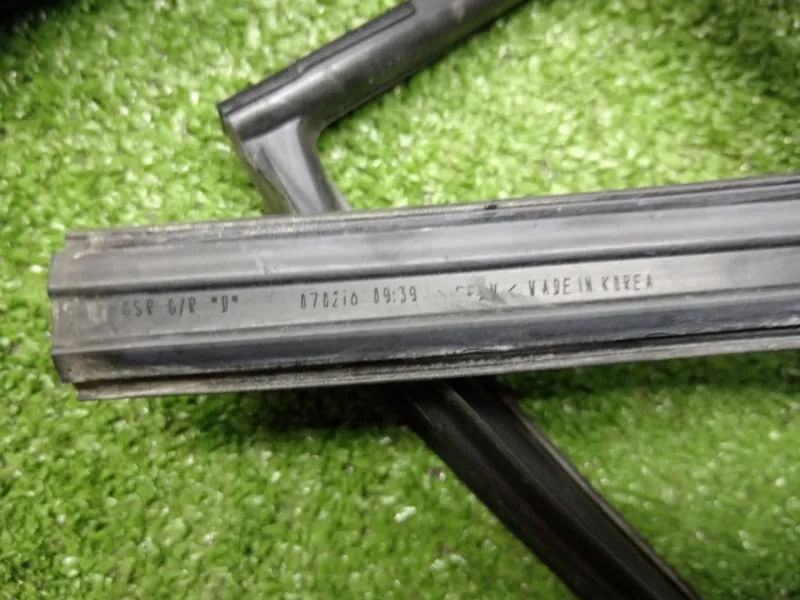 Уплотнитель стекла двери