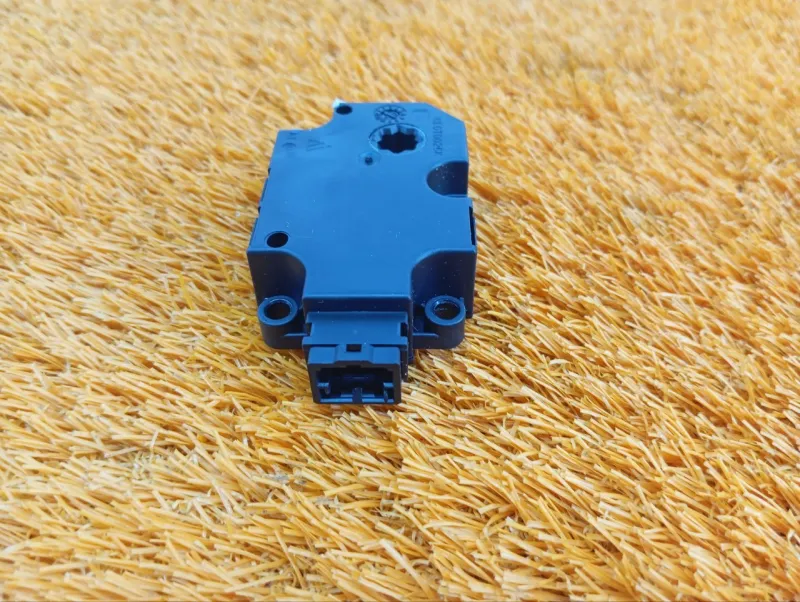 Сервопривод заслонок печки