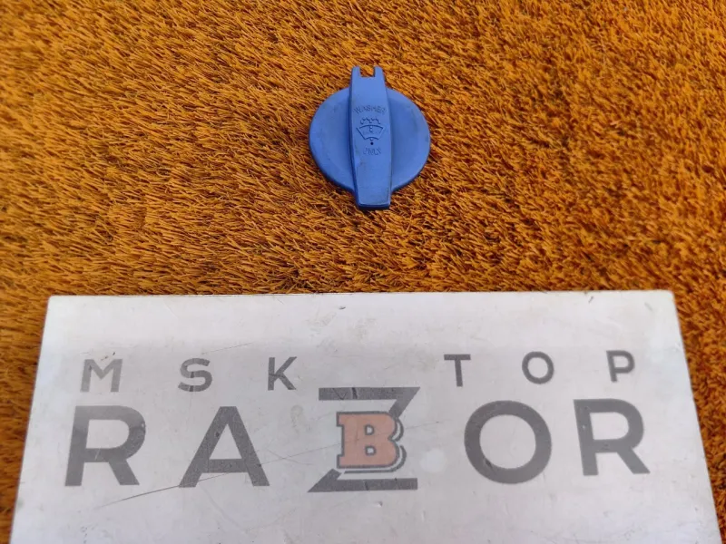 Крышка бачка стеклоомывателя