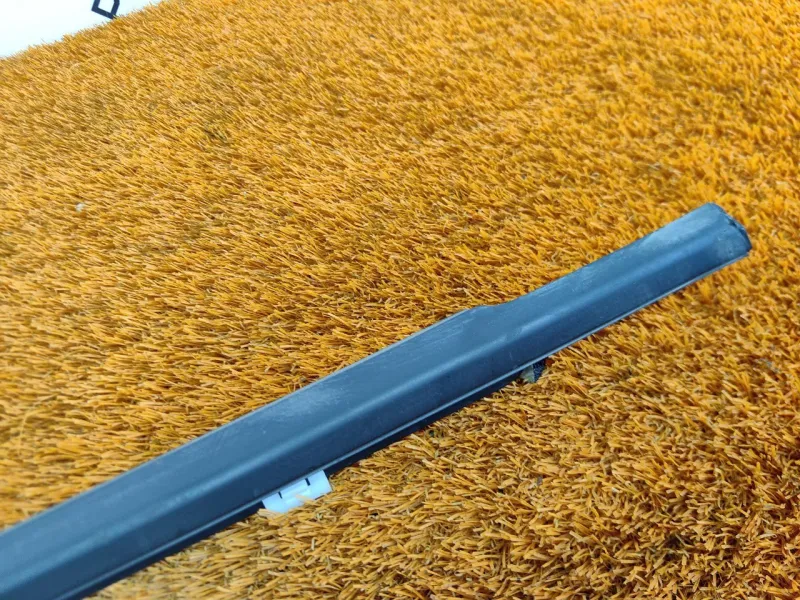 Молдинг стекла